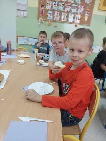 b_1024_768_0_00_images_2023_2024_KAWA_Kanapki_395682430_794437272484223_8697292934285384550_n